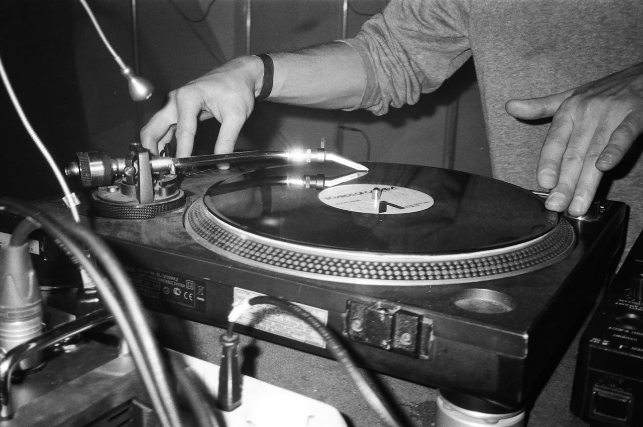 Supra_Quintessence_Home_Page_Vintage_Turntable